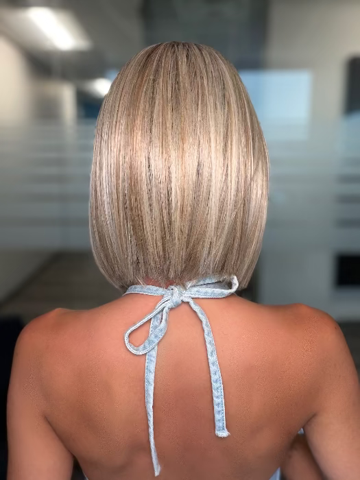 Roxie is wearing MISS COMFORT by ELLEN WILLE in PEARL BLONDE ROOTED 101.24.20 | Pearl Platinum, Lightest Ash Blonde and Light Strawberry Blonde Blend with Dark Shaded RootsShaded Roots