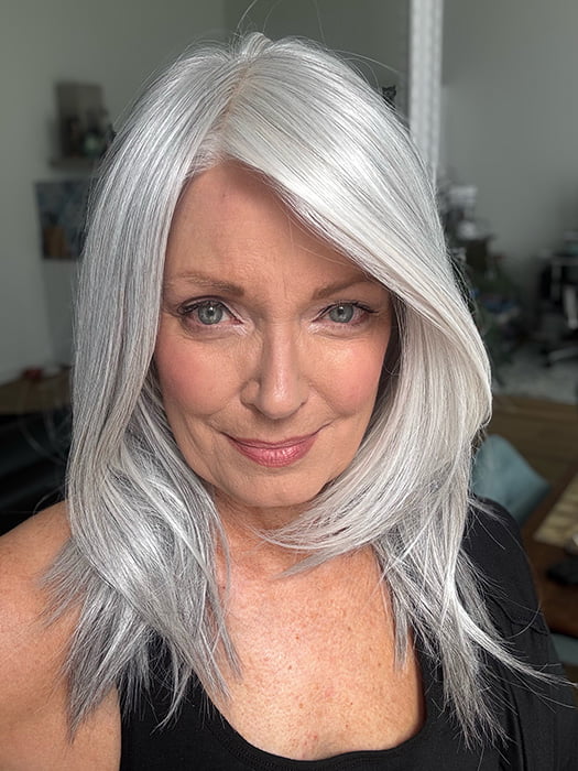 Mel B. @mels.be.ageless wearing PICTURE PERFECT by TRESSALLURE in color 38/51/60 | Light Grey