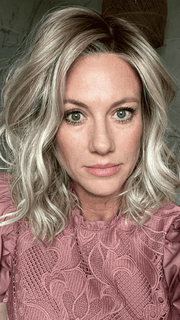 Jenny B. @thewiggygirl wearing WAVY DAY by RAQUEL WELCH WIGS in color RL19/23SS SHADED BISCUIT | Light Ash Blonde Evenly Blended with Cool Platinum Blonde with Dark Roots