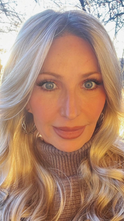 Kim @letstalkwithkim wearing AMBER by JON RENAU in color FS17/101S18 PALM SPRINGS BLONDE | Light Ash Blonde with Pure White Natural Violet Bold Highlights, Shaded with Dark Natural Ash Blonde