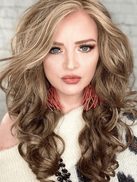 Sandy Holston @i_be_wiggin wearing DOWN TIME by RAQUEL WELCH in color R13F25 PRALINE FOIL | Lightest Brown with Gold Blonde Highlights Around the Face