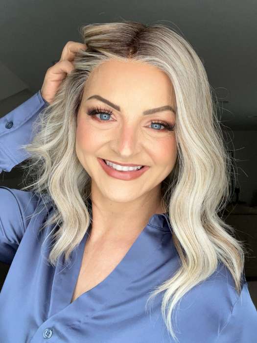 Sandy @i_be_wiggin wearing MIU V by BELLETRESS in color BURNT BISCUIT BLONDE | A Blend of Sand, Honey, and Creamy Soft Blonde with a Medium Root

