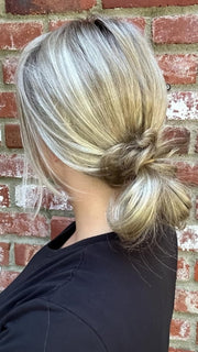 Jen Brown @thewiggygirl is wearing ZARA LITE by JON RENAU in 22F16S8 VENICE BLONDE | Light Ash Blonde and Light Natural Blonde Blend Shaded with Medium Brown