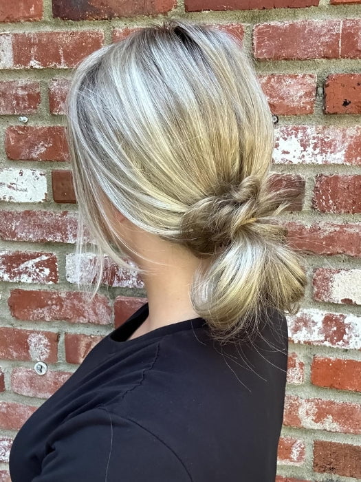 Jen Brown @thewiggygirl is wearing ZARA LITE by JON RENAU in 22F16S8 VENICE BLONDE | Light Ash Blonde and Light Natural Blonde Blend Shaded with Medium Brown