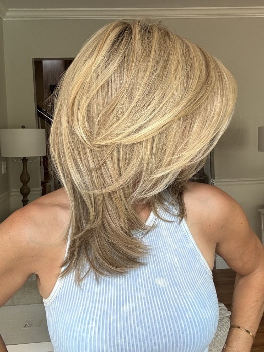 Crystal @crystallhoneycutt is wearing DREW by JON RENAU  in 12FS12 MALIBU BLONDE | LIght Gold Brown, Light Natural Gold Blonde, Pale Natural Gold-Blonde Blend, Shaded with Light Gold Brown