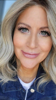 Natalie Gray @vanish.into.thin.hair wearing BELLA VIDA by RAQUEL WELCH WIGS in color RL17/23SS SHADED ICED LATTE MACCHIATO | Honey Blonde shaded with Cool Blonde with Dark Roots