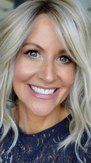 Natalie Gray @vanish.into.thin.hair wearing SIMMER ELITE by RAQUEL WELCH WIGS in color RL19/23SS SHADED BISCUIT | Light Ash Blonde Evenly Blended with Cool Platinum Blonde with Dark Roots