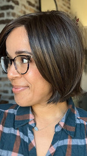 Brea @getwiggywithbrea wearing READY by ELLEN WILLE in color COFFEE BROWN MIX 6.8.4 | Dark Brown and Medium Brown with Darkest Brown Blend