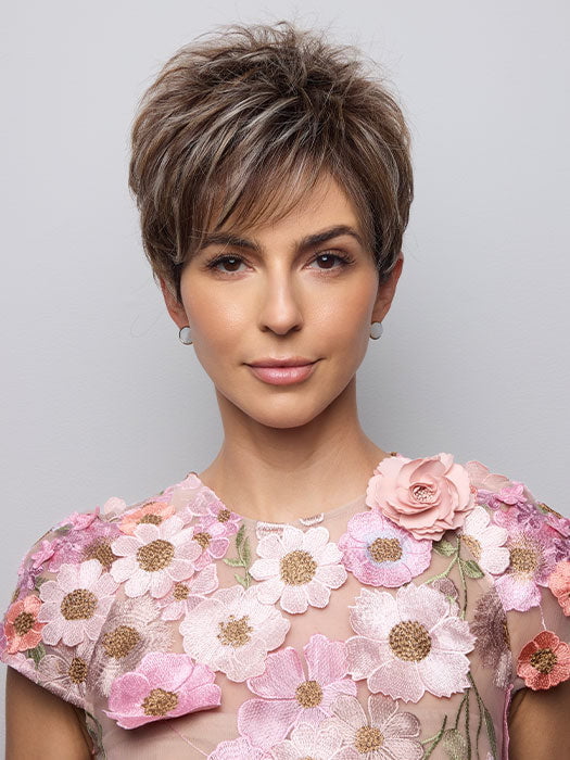 Model is wearing RIN in TRES CHOCOLATE R | Carefully placed White, Medium, and Dark Chocolate tones completed with a Dark Brown Root