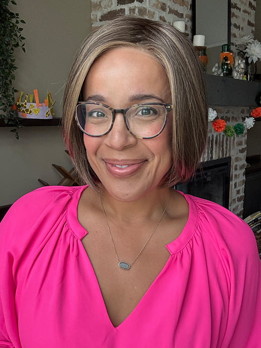 Brea @getwiggywithbrea wearing SHELBY by JON RENAU in color 8RH14 MOUSSE CAKE | Medium Brown with 33% Medium Natural Blonde Highlights