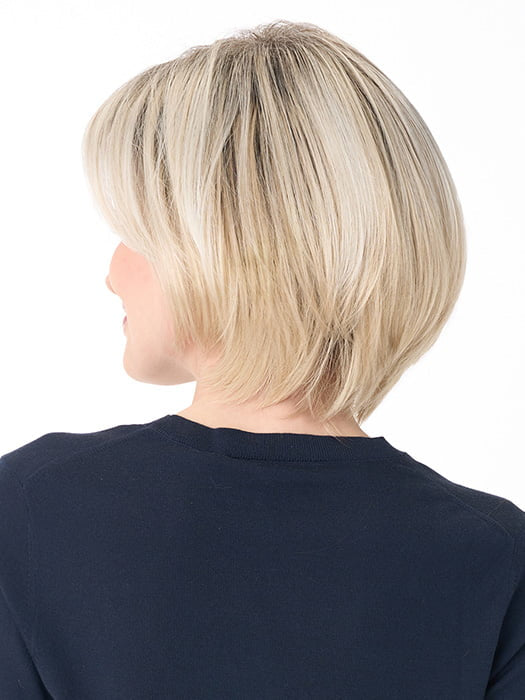 Model is wearing SHEILA by ENVY in color PLATINUM SHADOW | Light Blonde with Dark Roots