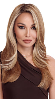 Model is wearing SIZZLE by TRESSALLURE in color EL12/22/8 | Light Golden Brown Evenly Blended with Platinum Blonde Highlights with Medium Brown Roots