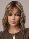Model is wearing SMOOTH WAVEZ in color SNOWY UMBER R | Medium Ginger Brown base with White Blond highlights