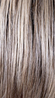 SPARKLING CHAMPAGNE BLONDE R | A radiant blend of champagne blonde with soft golden and beige tones, grounded by natural-looking roots in ash brown and dark blonde.