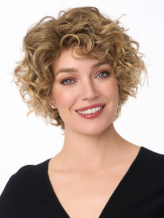 Model is wearing SUZI by ENVY in color FROSTED | Light Brown with Wheat Blonde blended highlights