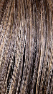 TRUFFLE CREAM-R | A chocolate truffle-inspired medium brown base with creamy light blonde highlights and dark roots, creating a balanced, multidimensional brunette.