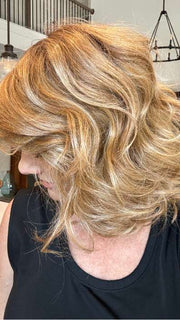 Jenny B. @thewiggygirl wearing EDITOR'S PICK ELITE by RAQUEL WELCH WIGS in color RL14/25SS | Shaded Honey Ginger | Dark Blonde Evenly Blended with Medium Golden Blonde With Dark Roots | indoor lighting