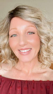 Alicia @wigginout wearing EMMA by ENVY BY ALAN EATON in color SPARKLING-CHAMPAGNE | Medium Brown roots with overall Strawberry Blonde base and soft Golden Blonde highlights
