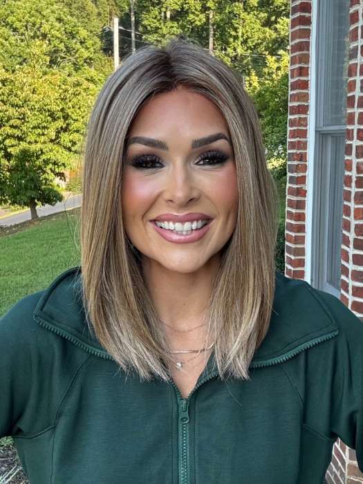 Crystal @crystallhoneycutt wearing DRIVE by ELLEN WILLE in color BERNSTEIN ROOTED 12.24.27 | Light Brown base with subtle Light Honey Blonde and Light Butterscotch Blonde highlights and Dark Roots