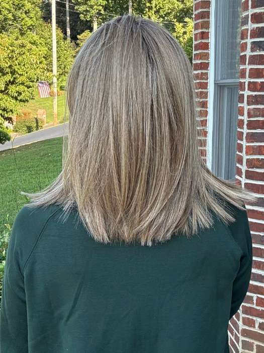 Crystal @crystallhoneycutt wearing DRIVE by ELLEN WILLE in color BERNSTEIN ROOTED 12.24.27 | Light Brown base with subtle Light Honey Blonde and Light Butterscotch Blonde highlights and Dark Roots