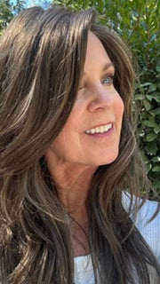 Susan @an_affair_with_hair wearing ZARA by JON RENAU in color 8RH14 MOUSSE CAKE | Medium Brown with 33% Medium Natural Blonde Highlights
