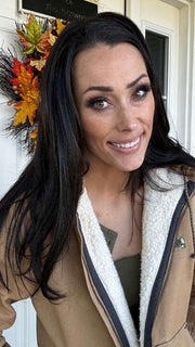 Nichole @nicholealee wearing EASIPART HD" 18 by JON RENAU in color 4 BROWNIE FINALE | Dark Brown
