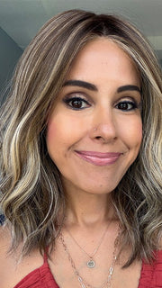 Lorena @faux.hurr.lifee wearing WAVY DAY by RAQUEL WELCH in color RL9/24SS ICED CAFÉ LATTE | Dark Brown shaded with Golden Brown