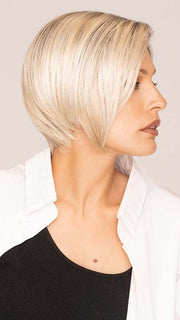 Roxie wearing KARI by ENVY in Color PLATINUM SHADOW | Light Blonde with Dark Roots
