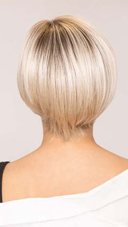 Roxie wearing KARI by ENVY in Color PLATINUM SHADOW | Light Blonde with Dark Roots