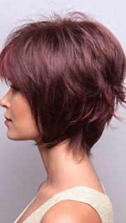 featuring choppy layers while maintaining a polished look.