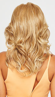 RL13/88 | GOLDEN PECAN: Neutral Medium Blonde With Pale Honey Blonde Highlights