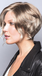 Wear these gorgeous waves every day with this piece. With a tapered nape and loose wavy layers that frame the face to the chin, perfect for a night out or any occasion