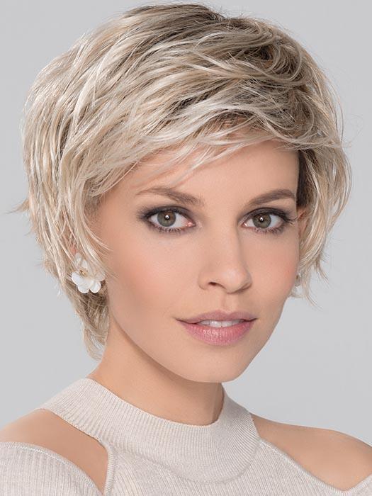 SCORE by ELLEN WILLE in LIGHT-CHAMPAGNE-ROOTED | Platinum Blonde, Cool Platinum Blonde, and Light Golden Blonde blend PPC MAIN IMAGE
