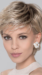 Score by Ellen Wille is on target as a home run hit.  Med Long layers in the crown area with nicely textured layers throughout the sides and back