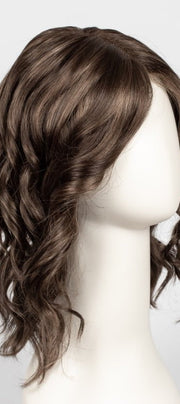 8RH14 MOUSSE CAKE | Medium Brown with 33% Medium Natural Blonde Highlights