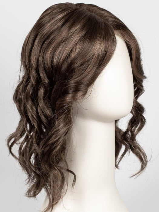 8RH14 MOUSSE CAKE | Medium Brown with 33% Medium Natural Blonde Highlights