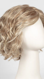 GL14-22SS SS SANDY BLONDE | Dark golden blonde base blends into multi-dimensional tones of medium gold blonde and light beige blonde