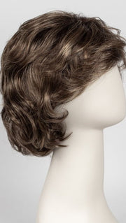 SS8/25 SHADED GOLDEN WALNUT | Rich Medium Brown Evenly Blended with Golden Blonde Highlights with dark roots