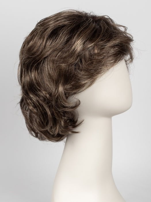 SS8/25 SHADED GOLDEN WALNUT | Rich Medium Brown Evenly Blended with Golden Blonde Highlights with dark roots