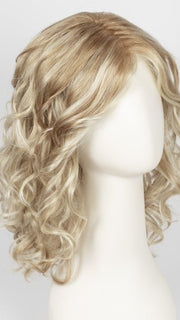 GL14-22SS SS SANDY BLONDE | Dark golden blonde base blends into multi-dimensional tones of medium gold blonde and light beige blonde