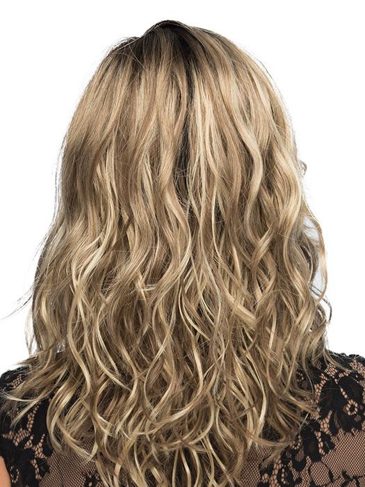 Gorgeous layers with long, loose waves define this stunning style
