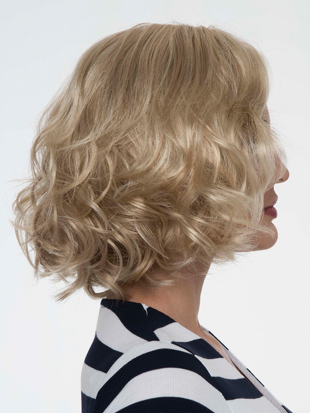 Embraces that retro glam look in this bouncy, mid-length "bob." 