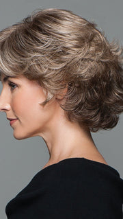 Fresh silhouette of all-over curled layers