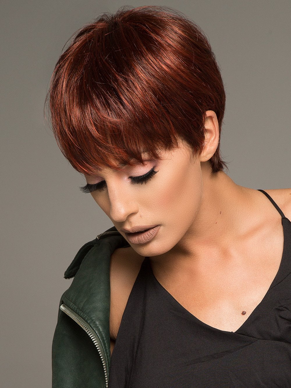 An edgy, short style that can be worn with volume or sleek and chic