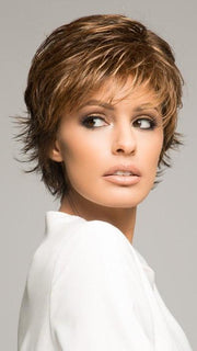 This “shake and go” short wig can be styled soft and layered out of the box, or messy and modern