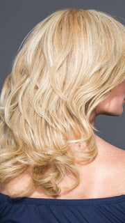 Wavy Wig by RAQUEL WELCH in R14/88H GOLDEN WHEAT