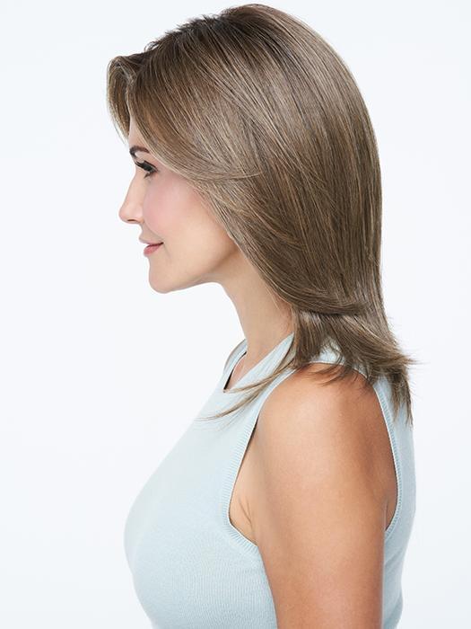 Easy does it with this shoulder length cut. Style it your way and you’re on your way!