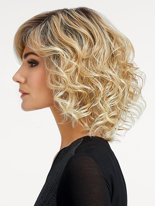The slight waves and textured layered cut create a natural movement for maximum styling options