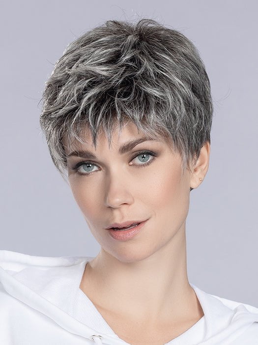 The monofilament top allows the appearance of natural hair growth