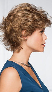 Softly curled, layered cut | Color: GL14/16